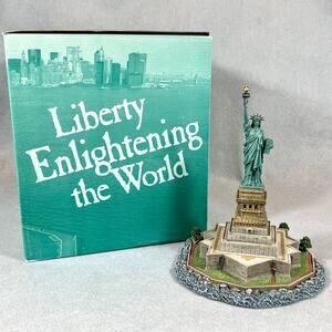 Vtg Harbour Lights Liberty Enlightening the World Statue of Liberty Collectible
